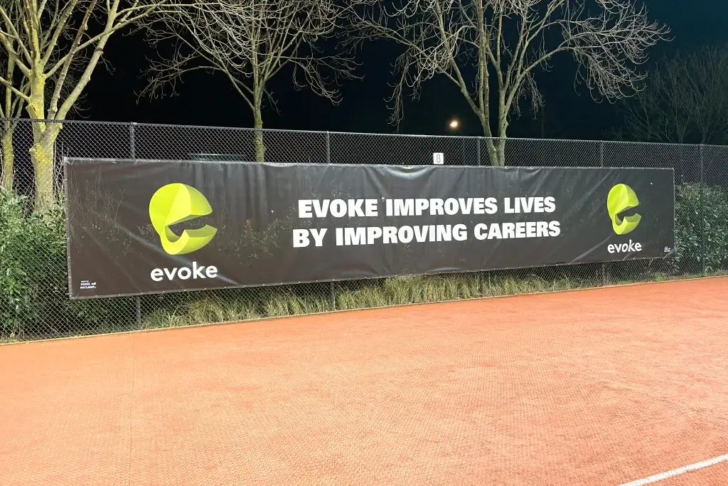 Hoe overtuig je sponsoren met padelreclame? Praktische tips voor verenigingen